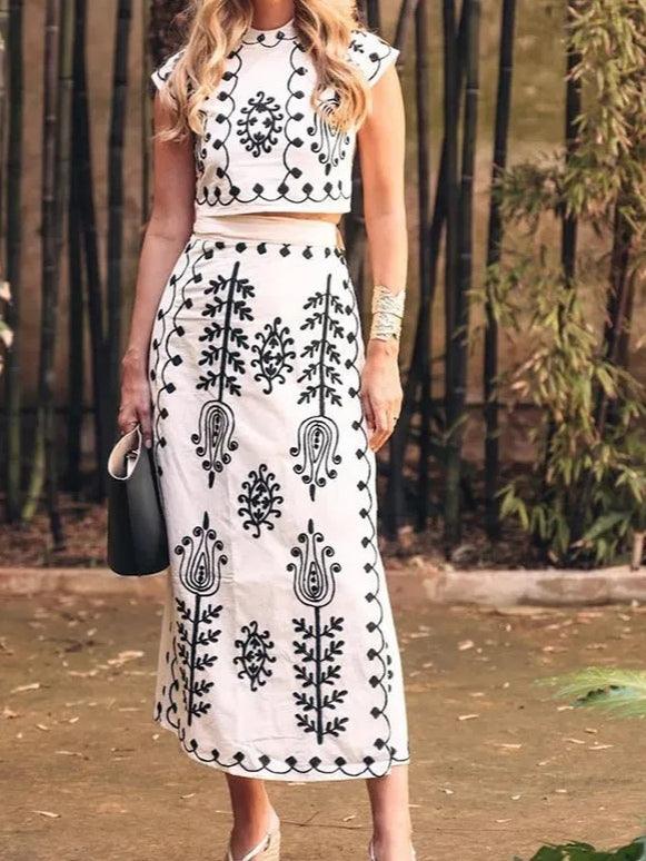 Elegant Printed Casual Holiday Skirt Suit for Women - Chic and Comfortable Two-Piece Set