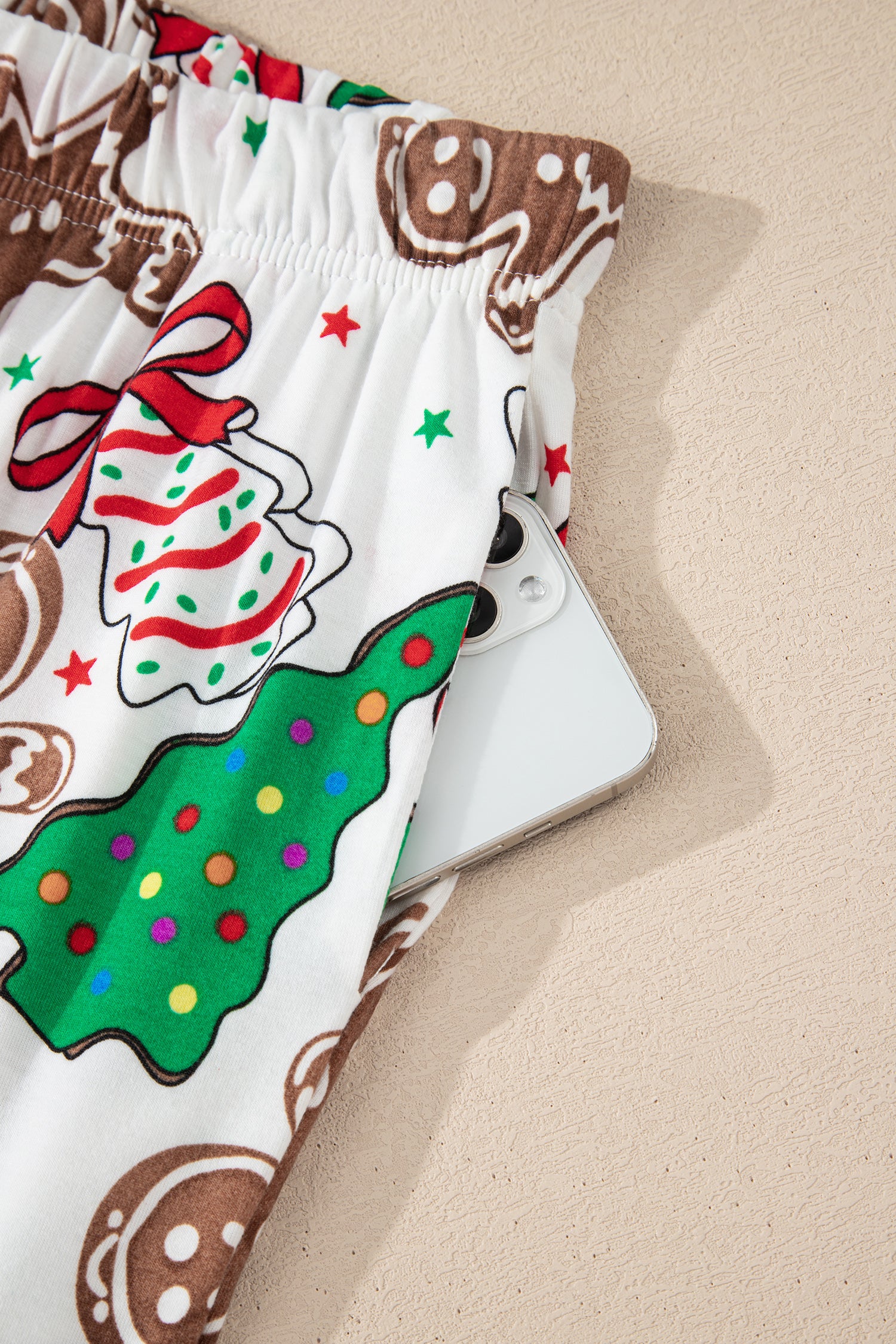 Cozy White Christmas Pattern V-Neck Pullover & Drawstring Pants 2-Piece Lounge Set for Women