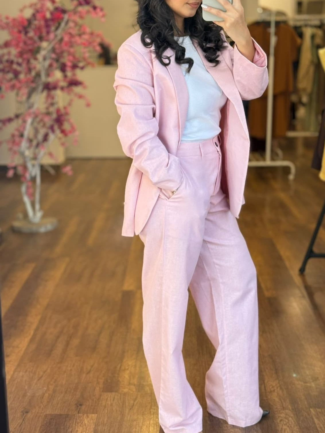 Chic Pink Elegant & Modern Two-Piece Suit for Women - Versatile Office to Weekend Wear