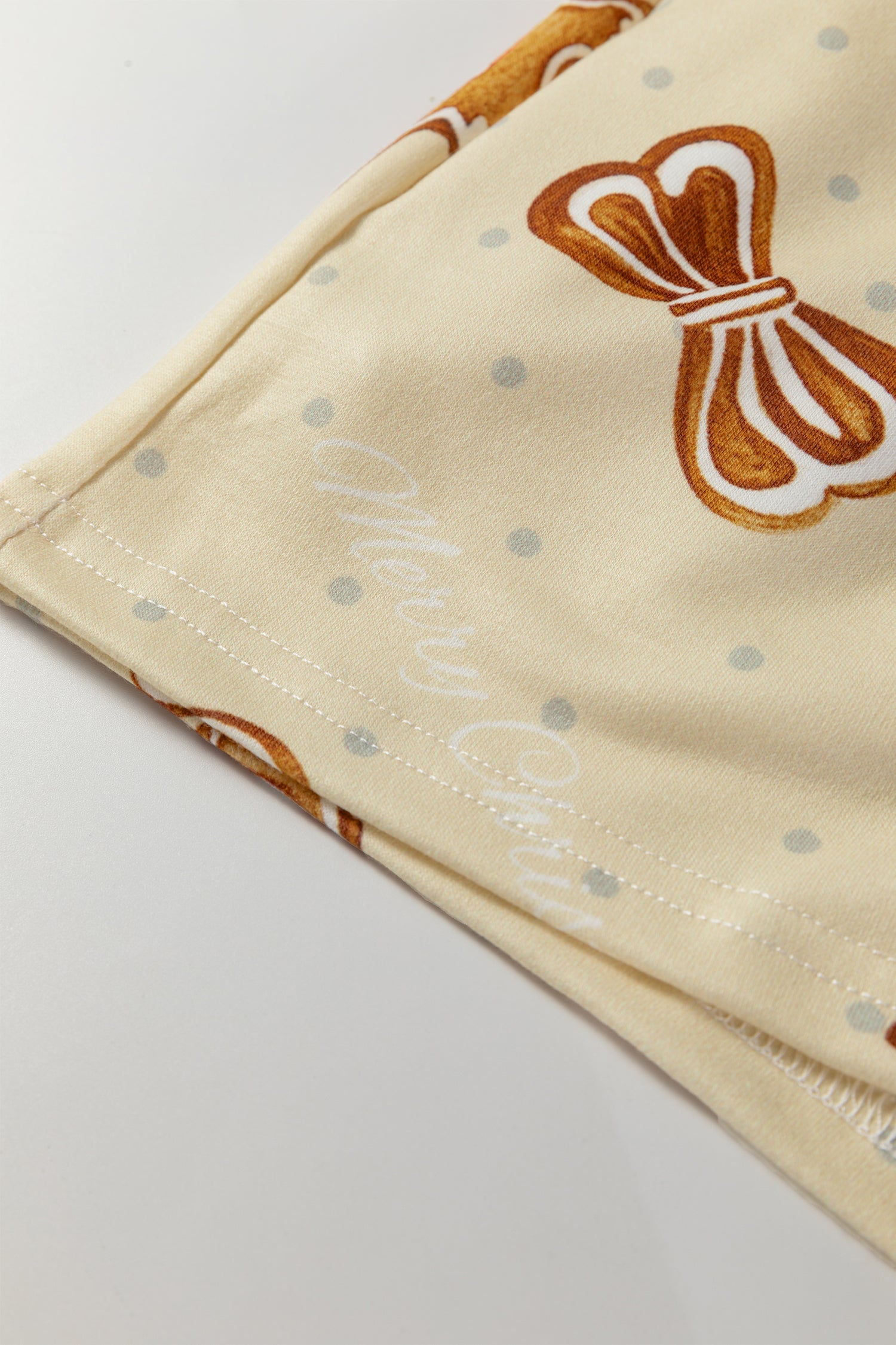 Cozy Beige Gingerbread Man Christmas Print Long Sleeve Pullover & Shorts Lounge Set - Festive Holiday Sleepwear