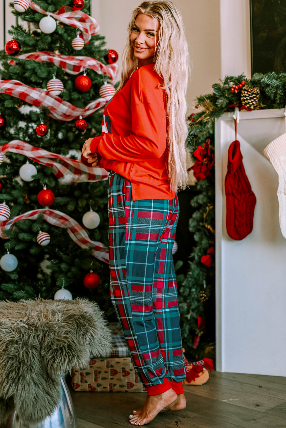 Cozy "ALL IS BRIGHT" Graphic Christmas Plaid Pajama Set for Women - Festive Long Sleeve Top & Jogger Pants