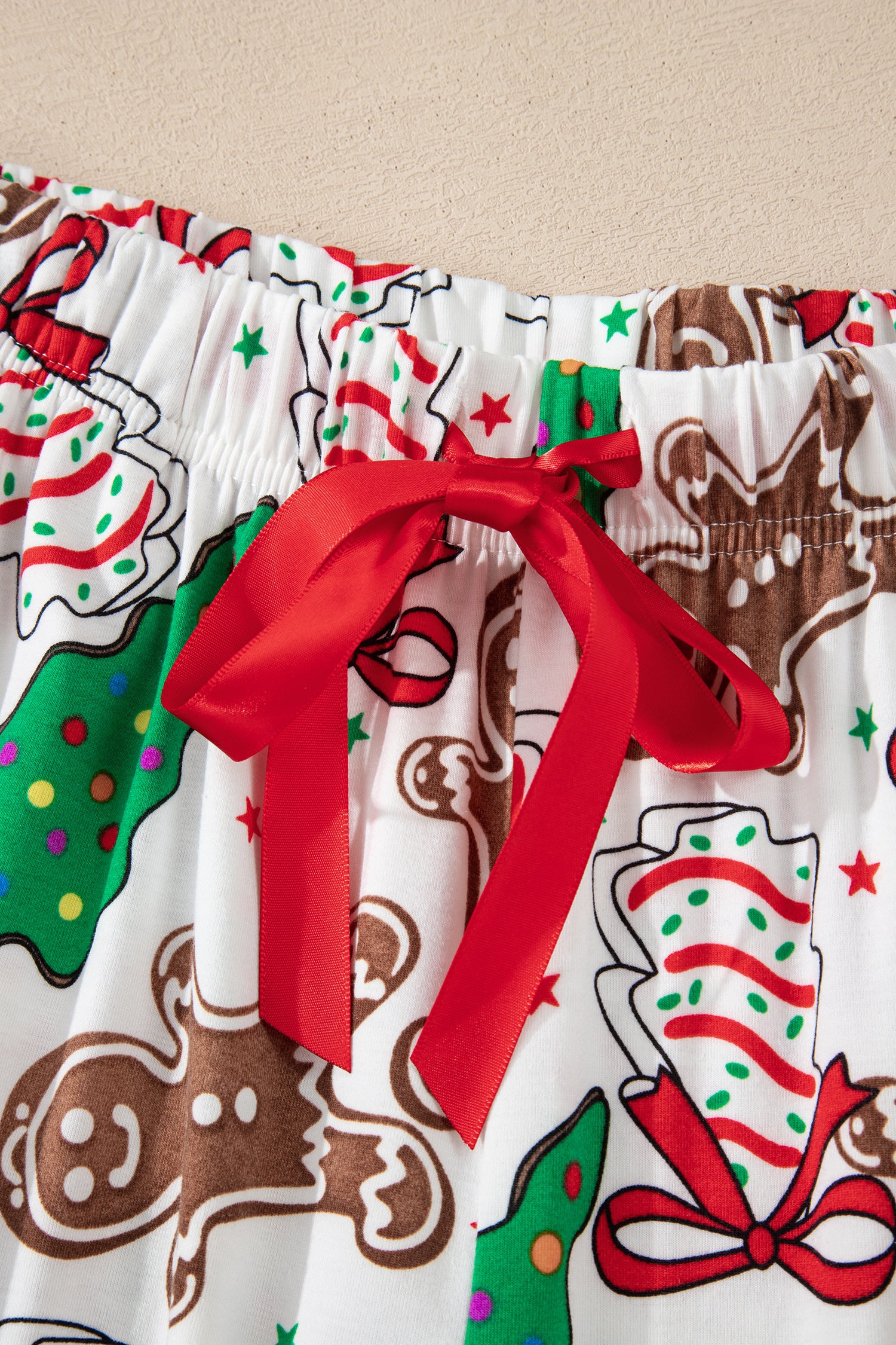 Cozy White Christmas Pattern V-Neck Pullover & Drawstring Pants 2-Piece Lounge Set for Women