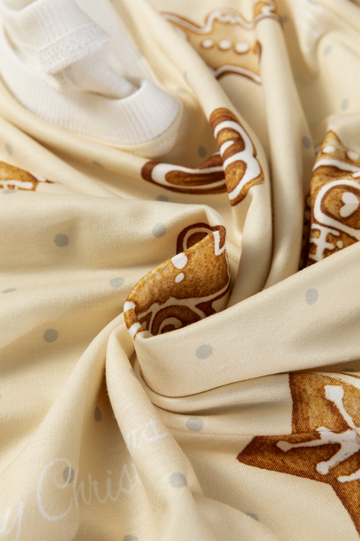 Cozy Beige Gingerbread Man Christmas Print Long Sleeve Pullover & Shorts Lounge Set - Festive Holiday Sleepwear