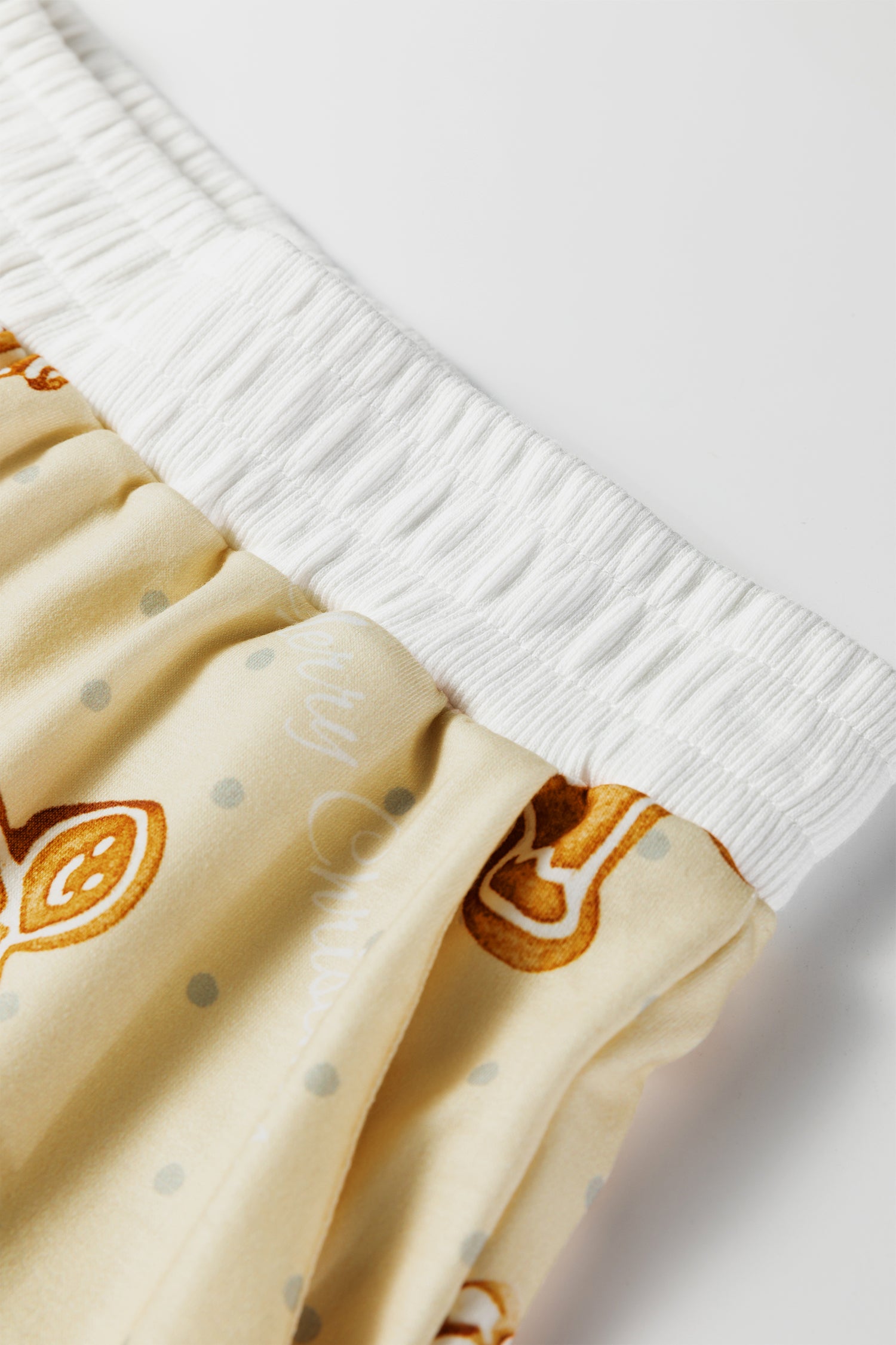 Cozy Beige Gingerbread Man Christmas Print Long Sleeve Pullover & Shorts Lounge Set - Festive Holiday Sleepwear