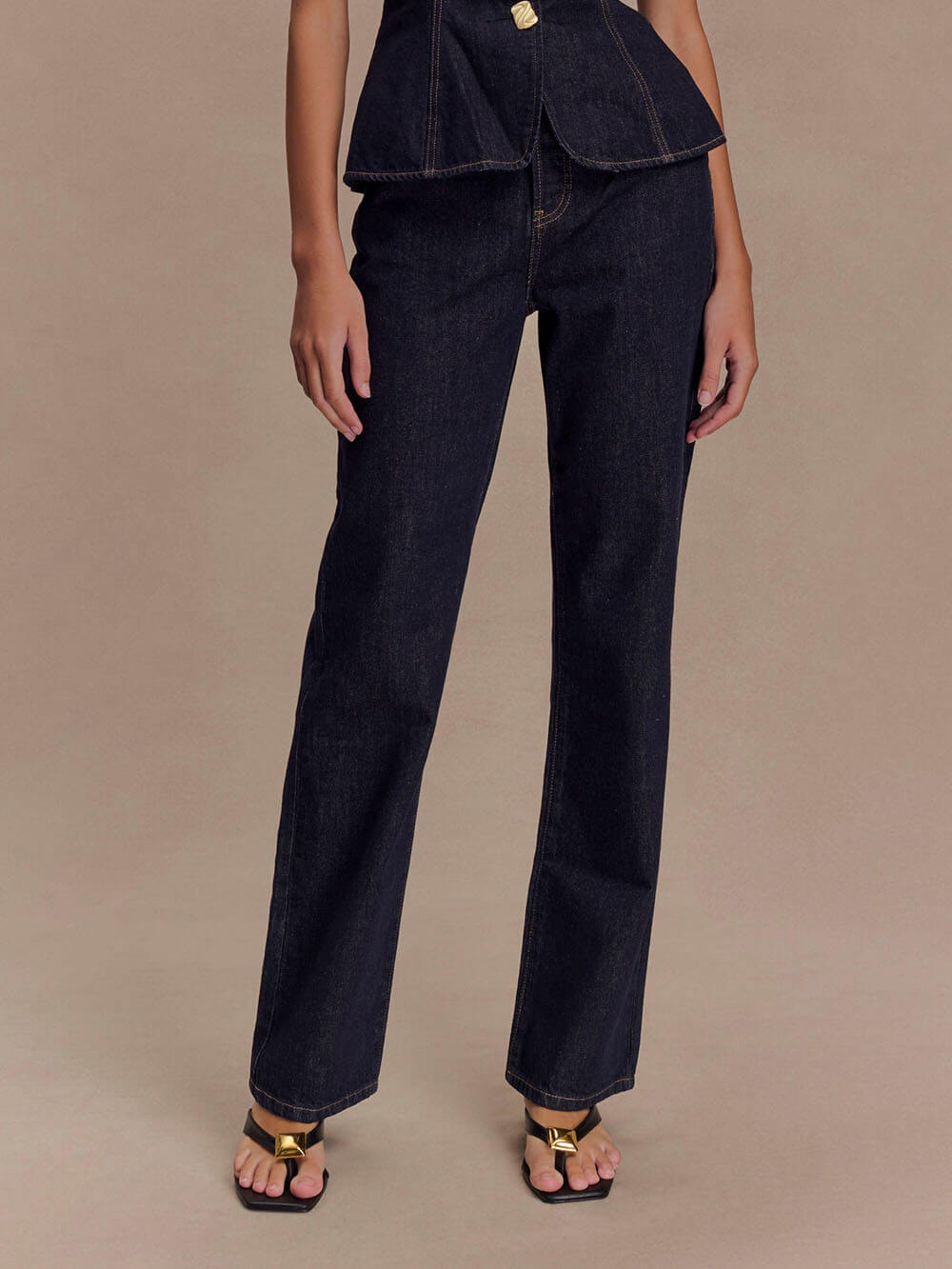 Chic Sleeveless Button-Down Denim Vest Top & High-Waist Straight Leg Jeans Set - Stylish & Comfortable Outfit