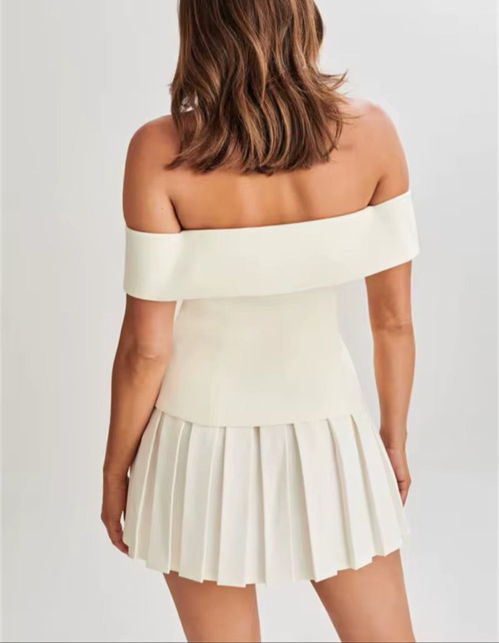 Elegant One-Shoulder Suit Top with Flattering Pleated Skirt - Chic Professional Attire