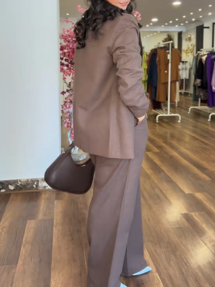 Chic Pink Elegant & Modern Two-Piece Suit for Women - Versatile Office to Weekend Wear